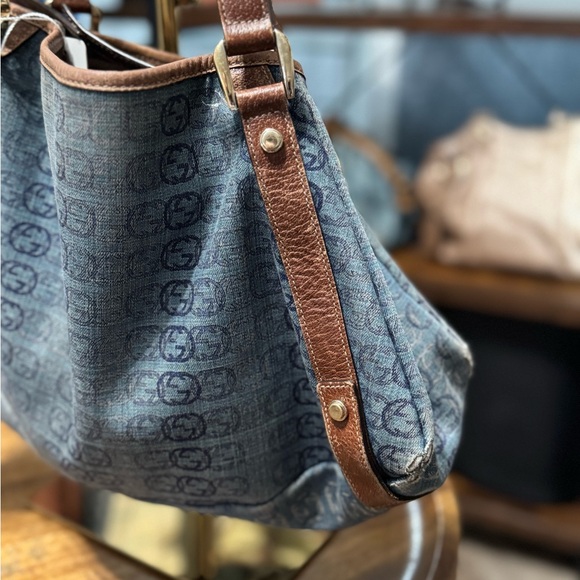 Gucci blue denim monogram tote with snap closure - Picture 3 of 9
